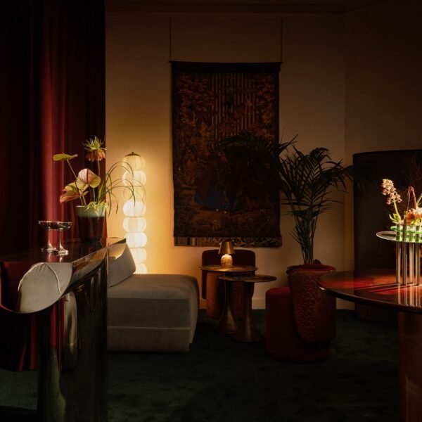 The Kiss Tapestry - Alternative view 5