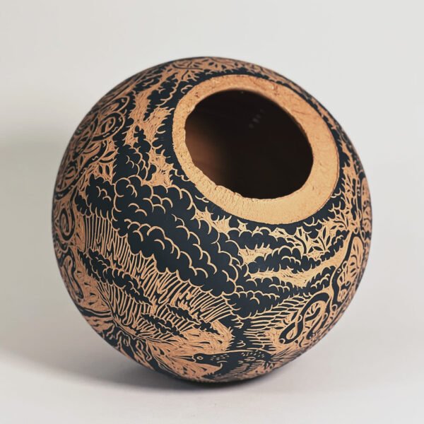 Woman and Lion Vase - Alternative view 1